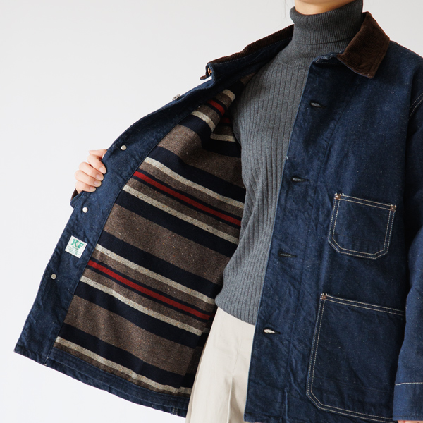 身頃の裏地は完全には縫い付けないフラシ仕様(身長163cm・WA 36)