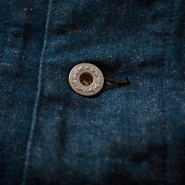 月桂樹をモチーフにしたボタン