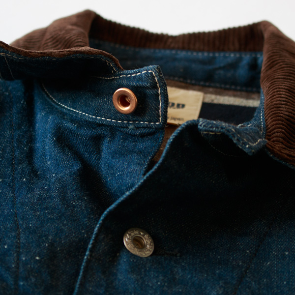 第一ボタンのみ異なるものがついています