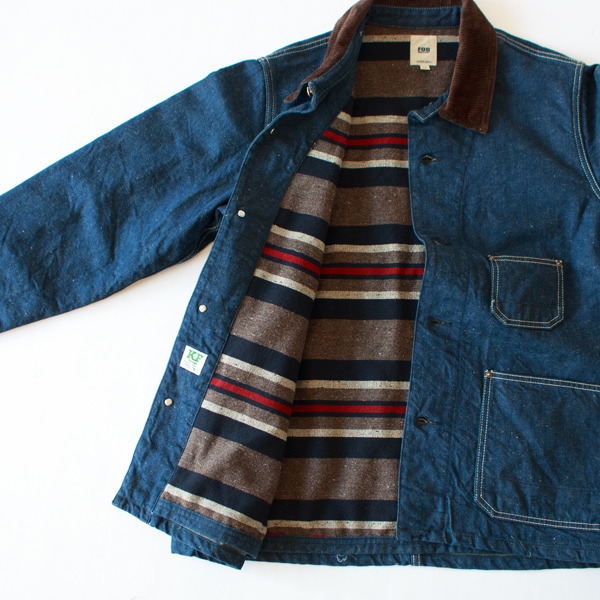 裏地のフラシ仕様により、空気の流れを確保し、蒸れにくい快適な着心地を実現