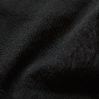 表面には短い起毛があり、ザラリとした触感とマットな光沢が特徴(BLACK) 表面には短い起毛があり、ザラリとした触感とマットな光沢が特徴(BLACK)