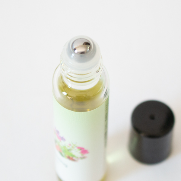 手軽に使えるロールオンタイプ 手軽に使えるロールオンタイプ