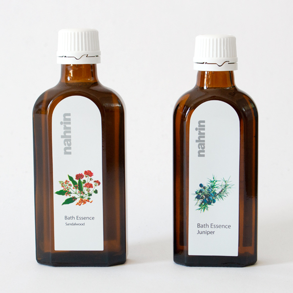 左:サンダルウッド、右:ジュニパー(容量が異なります) 左:サンダルウッド、右:ジュニパー(容量が異なります)