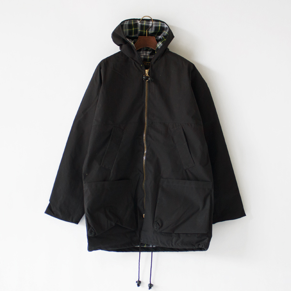 マウンテンパーカー　BLACK