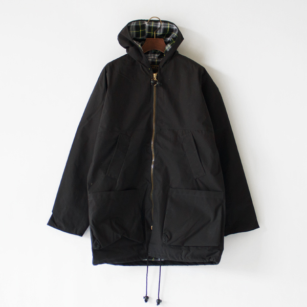 マウンテンパーカー　BLACK