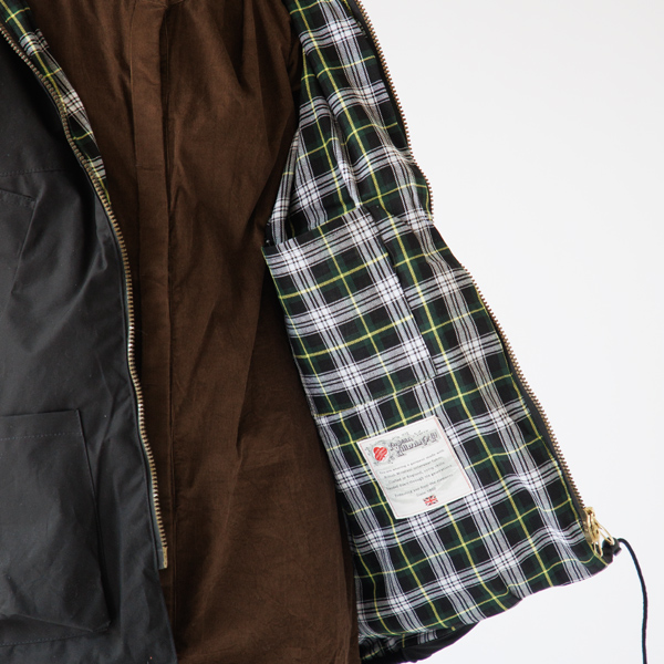 裏地はタータンチェック