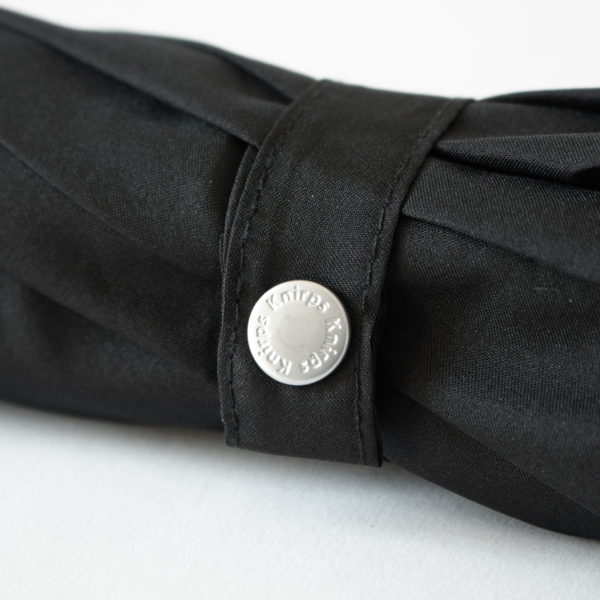 バンドはボタン式 バンドはボタン式