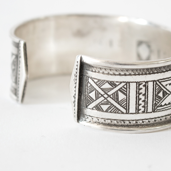 純銀は柔らかいのでサイズ調整も可能です(A6)