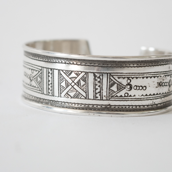 星、風、水の流れ、旅路など、自然や生活に根ざした事象をモチーフとして用いられることがあります。(A6)