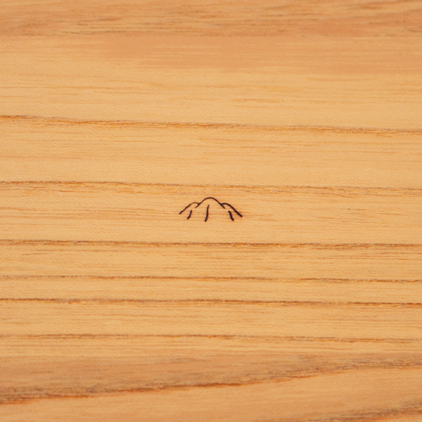 裏面にはブランドのロゴ入り