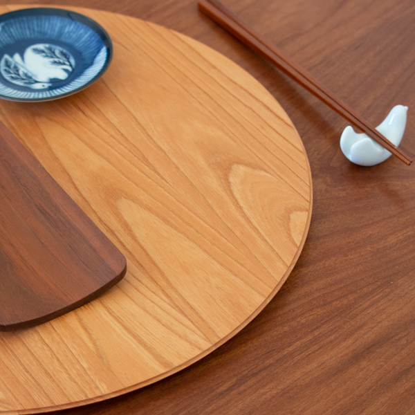 縁に小さく匙面を取ったフラットな折敷（丸）