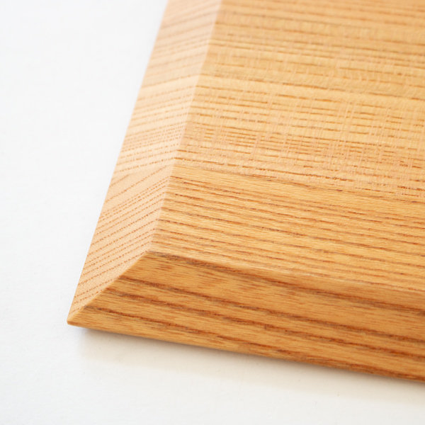 斜めにカッティングされていて持ちやすくなっています（長角）