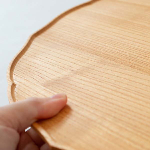 ケヤキの木目が楽しめる折敷