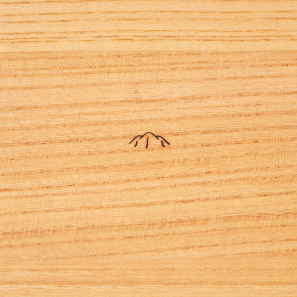 裏面にはブランドのロゴ入り