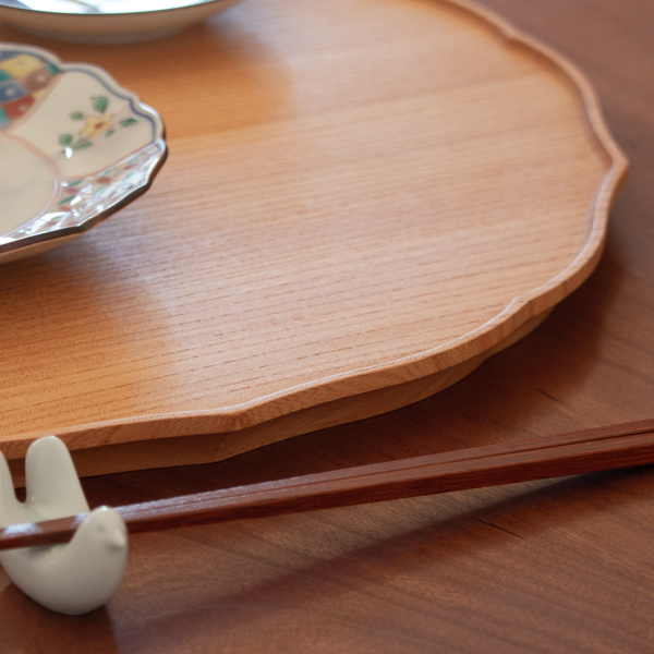 高台があるため持ち運びやすい形（りん）