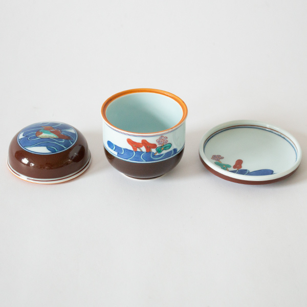 蓋、容器、お皿、一つひとつが手描きです