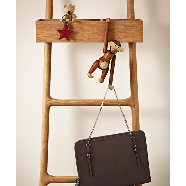 軽いものを掛けるフックとしても使えます。