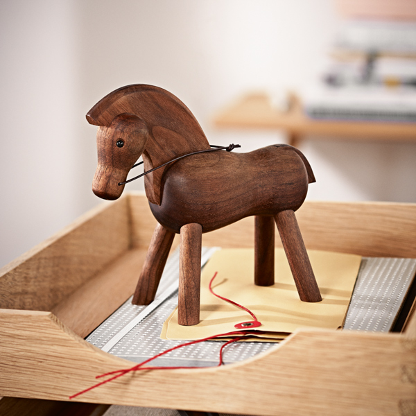 北欧のインテリアとも相性良く飾れます。(ホース)