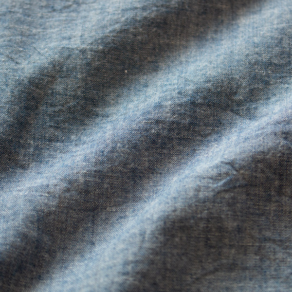 インディゴ染めの糸を旧式力織機で織ったオリジナルセルビッチシャンブレー(BLUE) インディゴ染めの糸を旧式力織機で織ったオリジナルセルビッチシャンブレー(BLUE)