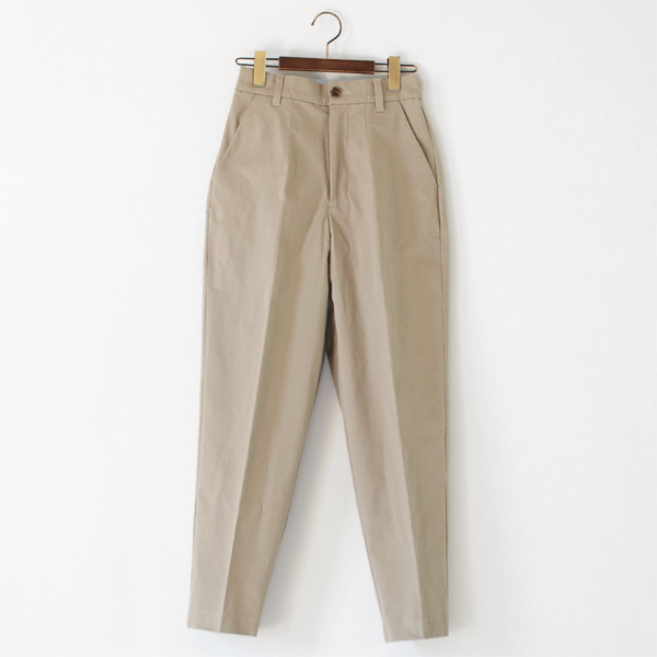 ストレッチツイル アジャスター付きテーパードパンツ(BEIGE)