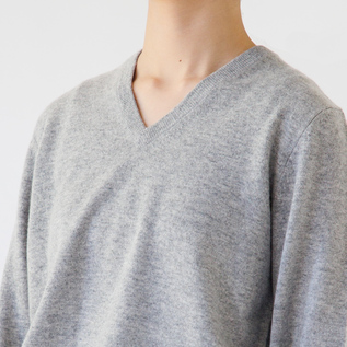 12G GEELONG LAMBSWOOL Vネック セーター／ALAN PAINE（アラン ペイン