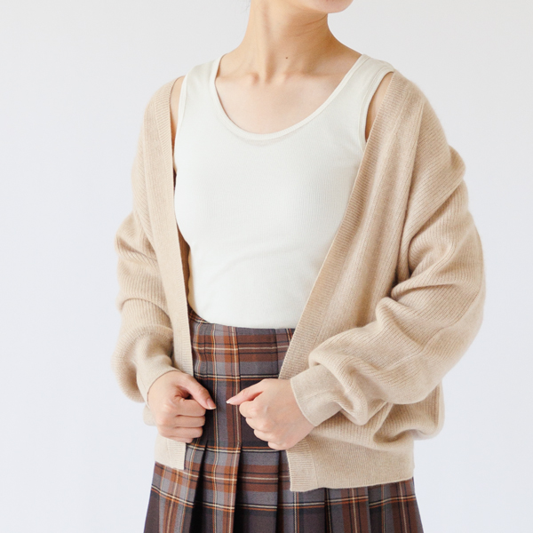 リラックスしたいシーンはカーディガンを重ね着をして(VANILLA) リラックスしたいシーンはカーディガンを重ね着をして(VANILLA)
