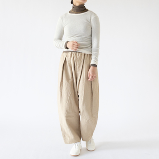 リブタートルネックロングスリーブ OLIVE DRABを重ねて(VANILLA)