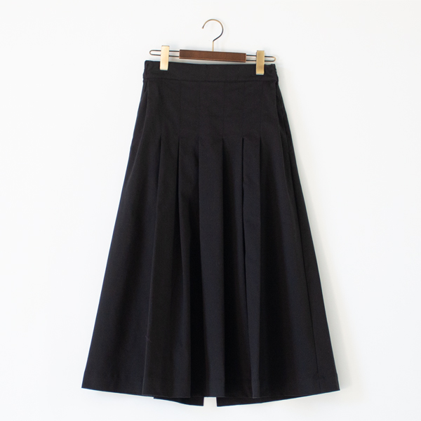 ストレッチツイル ファスナー付きタックフレアスカート(BLACK)