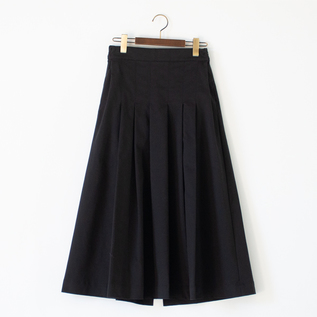 ストレッチツイル ファスナー付きタックフレアスカート