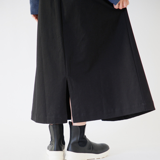 後中心にスリットがあります(身長163cm・BLACK) 後中心にスリットがあります(身長163cm・BLACK)