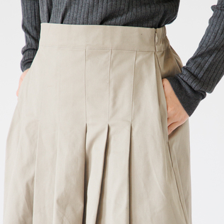 STRETCH TWILL ZIPPERED TUCK TUCK FLARE SKIRT／ZUTTO / Shop ZUTTO