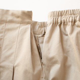STRETCH TWILL ZIPPERED TUCK TUCK FLARE SKIRT／ZUTTO / Shop ZUTTO
