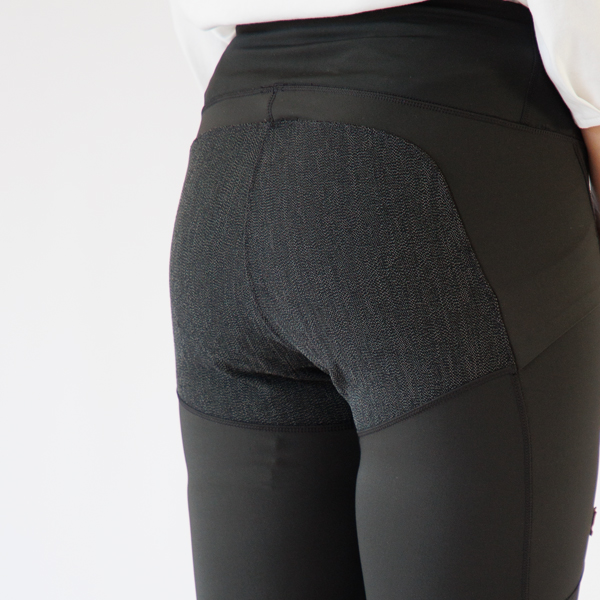 お尻部分に補強素材を配置