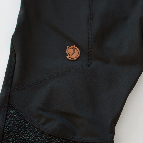 動きやすさを考えたレギンスでアクティビティに最適です