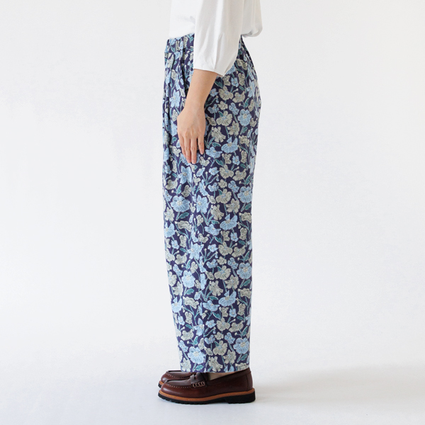 LIBERTY コーデュロイイージーパンツ(Louies Poppies)身長163cm LIBERTY コーデュロイイージーパンツ(Louies Poppies)身長163cm