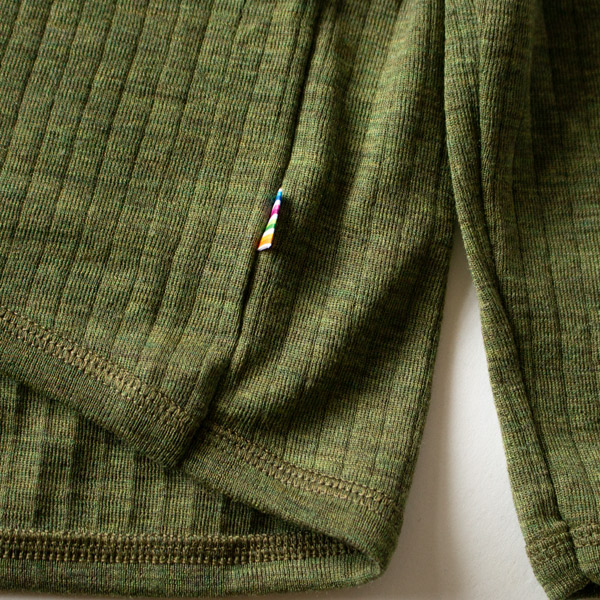 縫い代がゴロつかないフラットシーマー仕様(Moss)