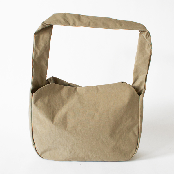 弱撥水シュリンクナイロンショルダーバッグ RONNNE S(LIGHT GREIGE) 弱撥水シュリンクナイロンショルダーバッグ RONNNE S(LIGHT GREIGE)