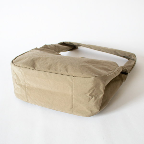 弱撥水シュリンクナイロンショルダーバッグ RONNNE S(LIGHT GREIGE) 弱撥水シュリンクナイロンショルダーバッグ RONNNE S(LIGHT GREIGE)