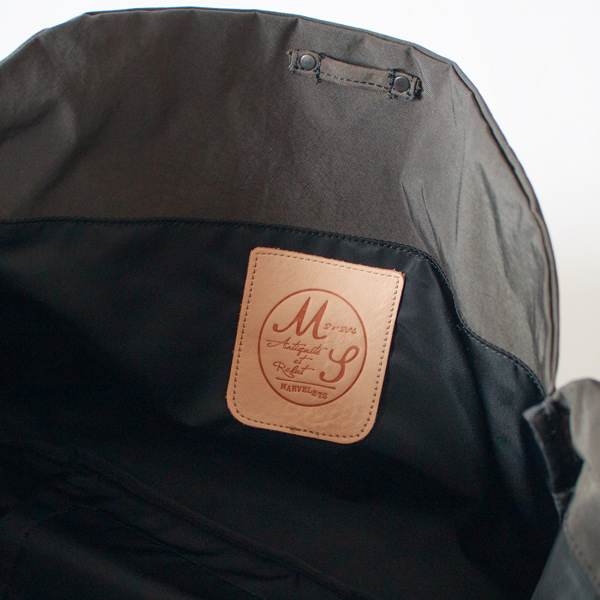 内側にブランドロゴ(CHARCOAL) 内側にブランドロゴ(CHARCOAL)