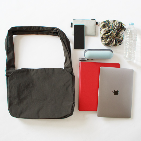 A4やPCも安心して入る収納力(CHARCOAL) A4やPCも安心して入る収納力(CHARCOAL)