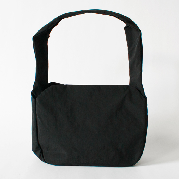 弱撥水シュリンクナイロンショルダーバッグ RONNNE S(BLACK) 弱撥水シュリンクナイロンショルダーバッグ RONNNE S(BLACK)