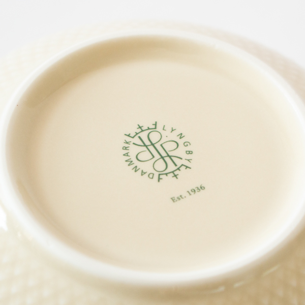 底面にはロゴが入っています。 底面にはロゴが入っています。