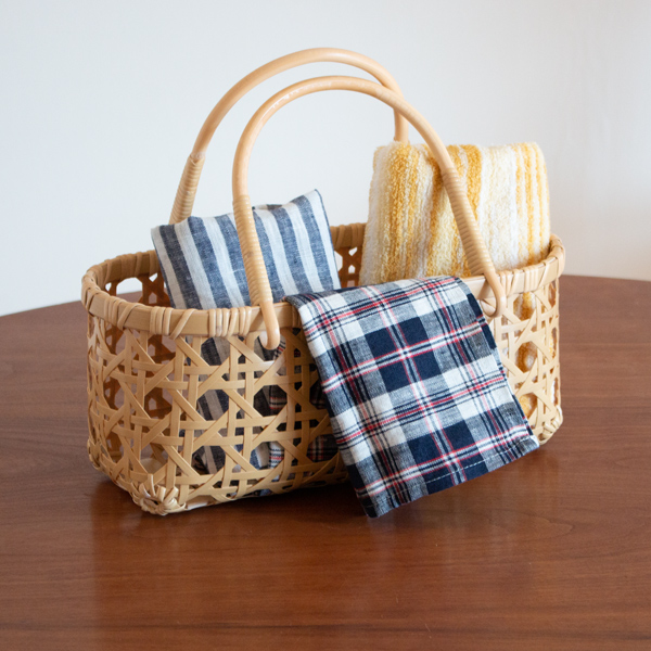 家ではキッチンの片隅に置いて野菜を保管したり、布巾やタオルの定位置に。