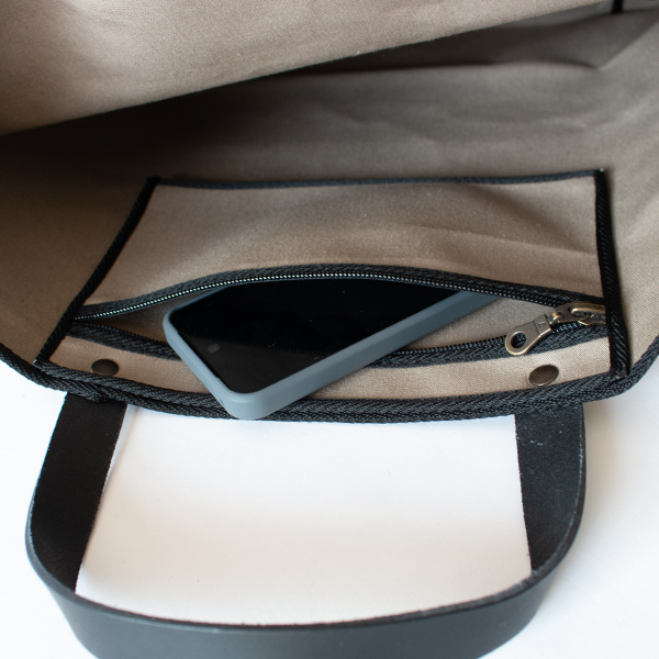 スマートフォンやカード類の収納に(GALET)