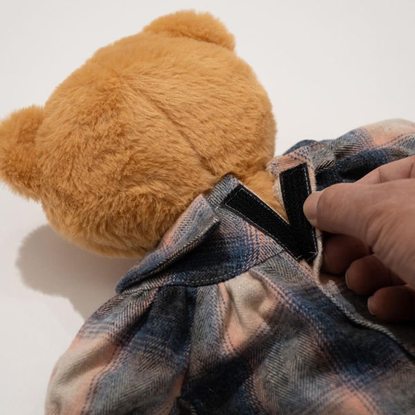 後ろはマジックテープなので、小さなお子さんでも着脱させやすくなっています。 後ろはマジックテープなので、小さなお子さんでも着脱させやすくなっています。