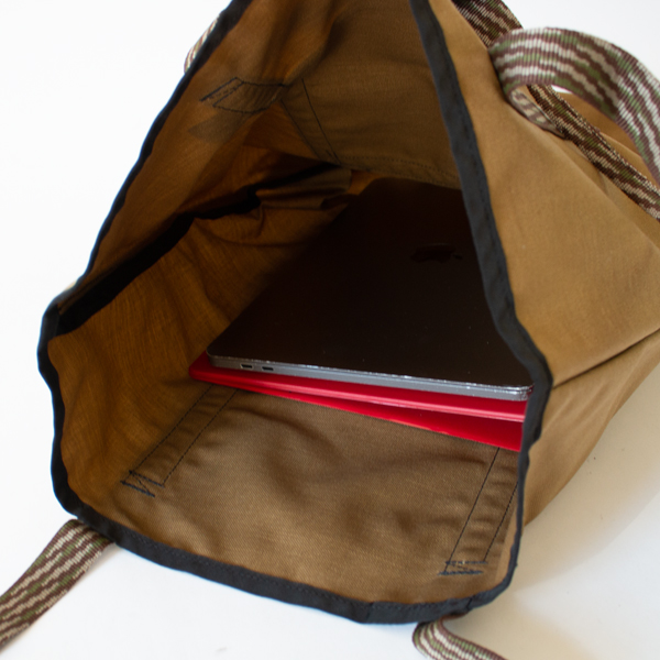 A4やPCもゆとりを持って収納できます(COYOTE)