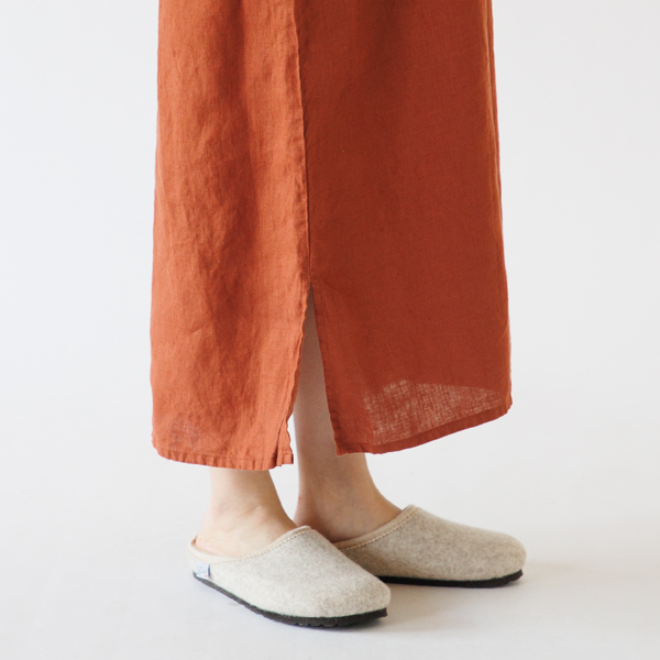 スリットが入っているので足捌きもよく、リラックスタイムも、日常の家事もしやすい