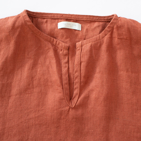 脱ぎ着しやすいスリット