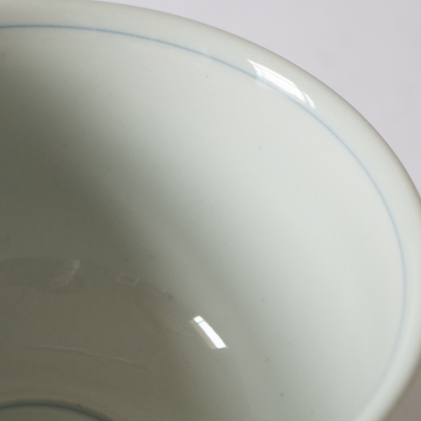 内側にも青い線が引かれています。