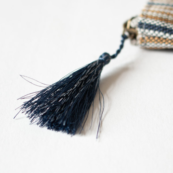 細かな部分も丁寧に作られています(灰色)